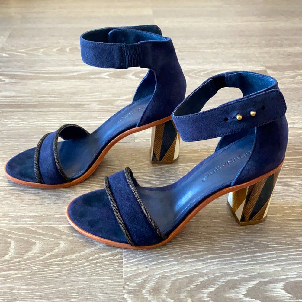 Wooden Block Heel Heel. Ankle Straps